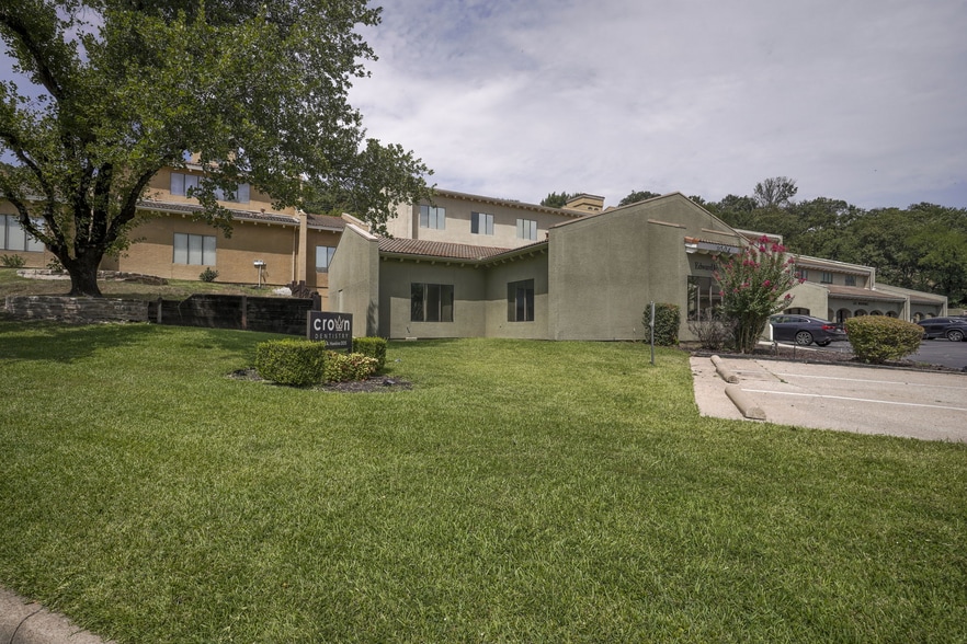 More Photos Of 1006 N Bowen Rd, Arlington Office For Lease