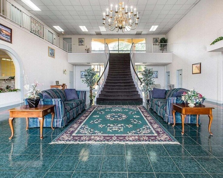 More Photos Of 1507 N Tibbs Rd, Dalton Hotel For Sale