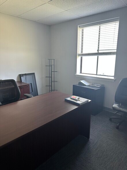 More Photos Of 12 Continental Blvd, Merrimack Distribution For Sale