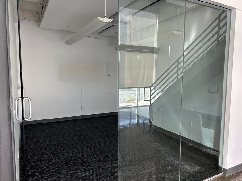 More Photos Of 4052-4058 Del Rey Ave, Marina Del Rey Loft Creative Space For Lease