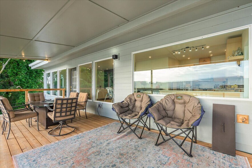 More Photos Of 520 Columbia St, Cathlamet Apartments For Sale