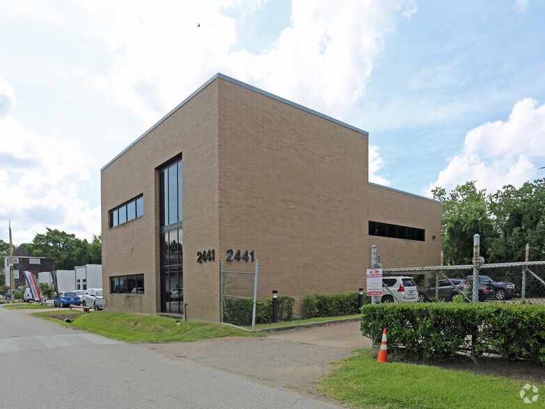 Primary Photo Of 2441 Bartlett St, Houston Office For Sale