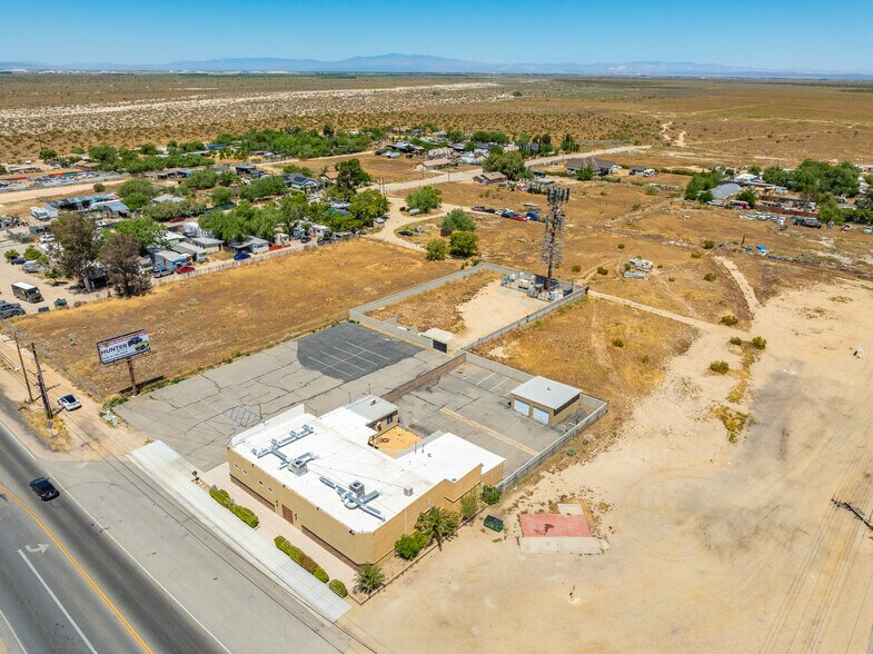 More Photos Of 8837 E Palmdale Blvd, Palmdale Research And Development For Sale