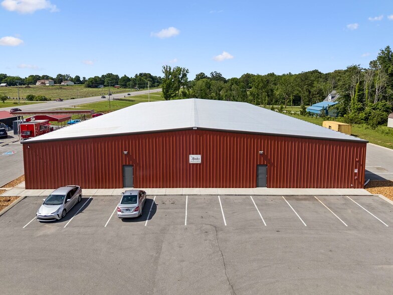 More Photos Of 4070 Old Highway 431, Greenbrier Freestanding For Sale
