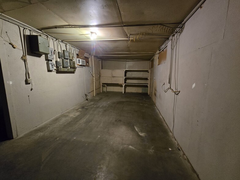 More Photos Of 258 E 5th St, Beaumont Warehouse For Sale