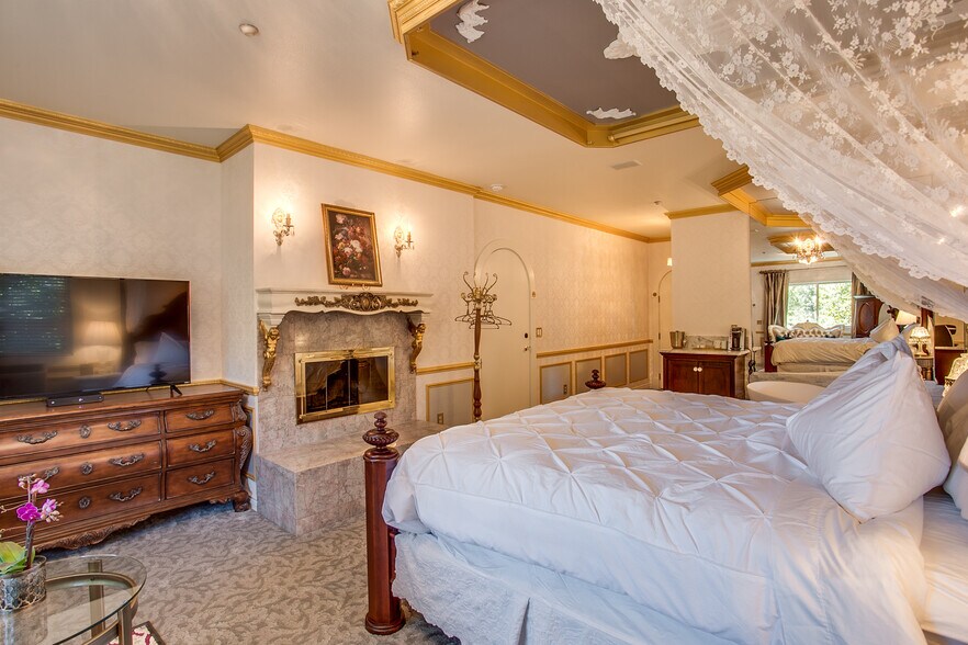 More Photos Of 315 Commercial St, Leavenworth Hotel For Sale