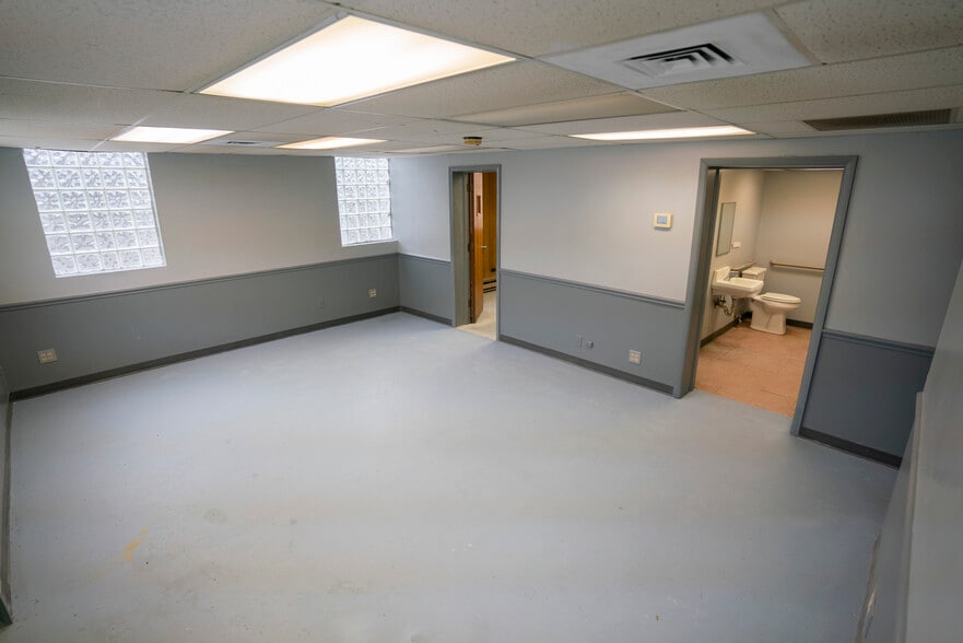 More Photos Of 461 Graham Rd, Cuyahoga Falls Freestanding For Sale