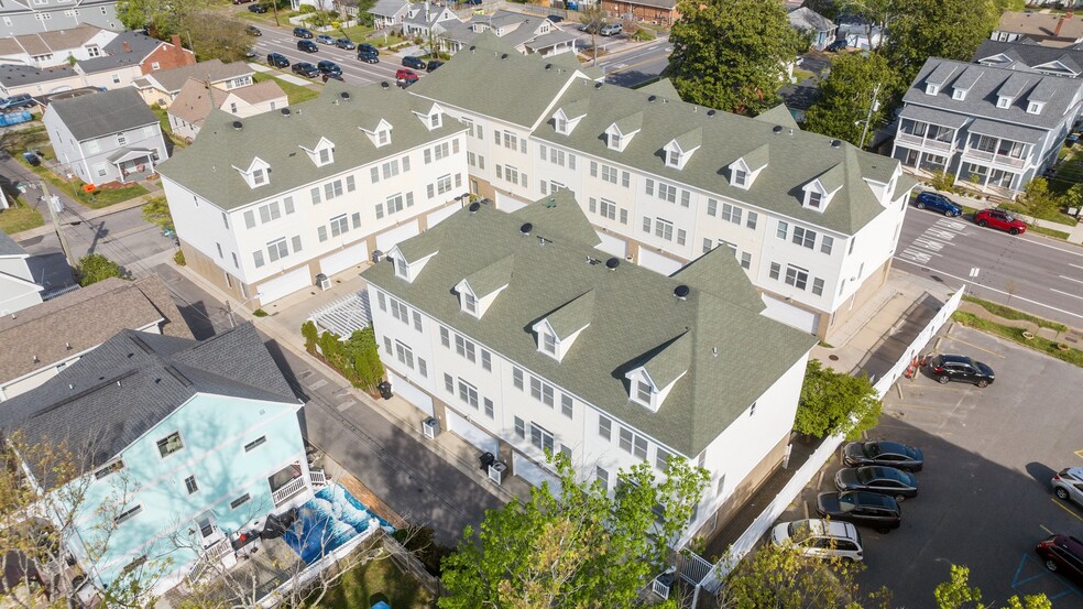 More Photos Of 2007 Baltic Ave, Virginia Beach Apartments For Sale