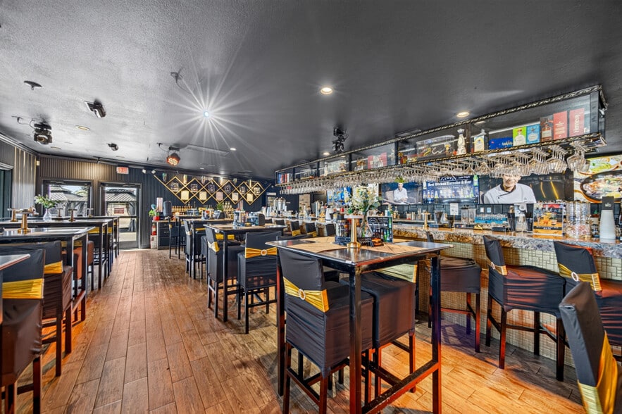 More Photos Of 7121 Governors Cir, Sacramento Restaurant For Sale