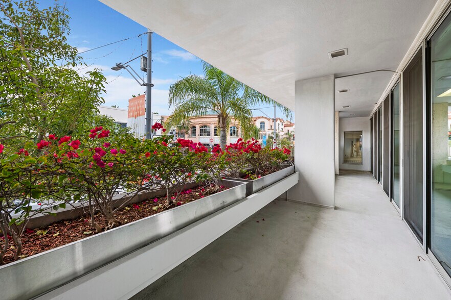 More Photos Of 270 N Canon Dr, Beverly Hills Office For Lease