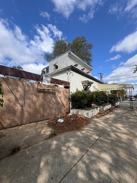 More Photos Of 238 N 53rd St, Philadelphia Funeral Home For Sale