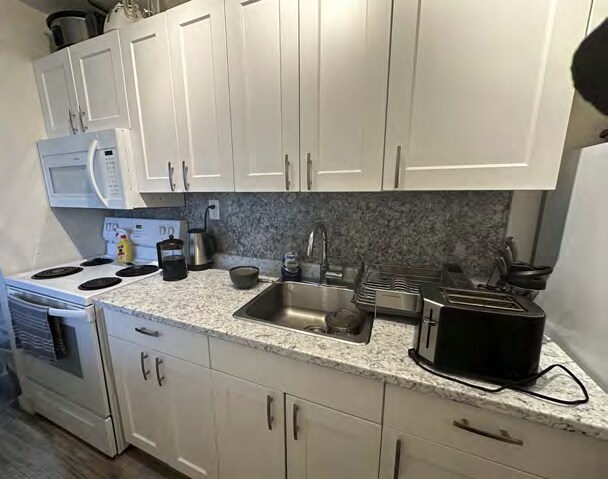 More Photos Of 1333 Pandora Av, Victoria Apartments For Sale