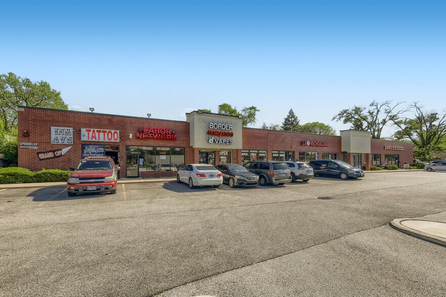 More Photos Of 110-154 W Irving Park Blvd, Bensenville General Retail For Lease