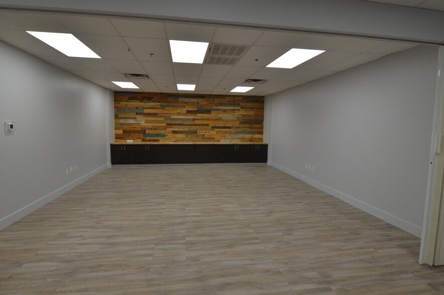 More Photos Of 5850 Corridor Pky, Schertz Warehouse For Lease