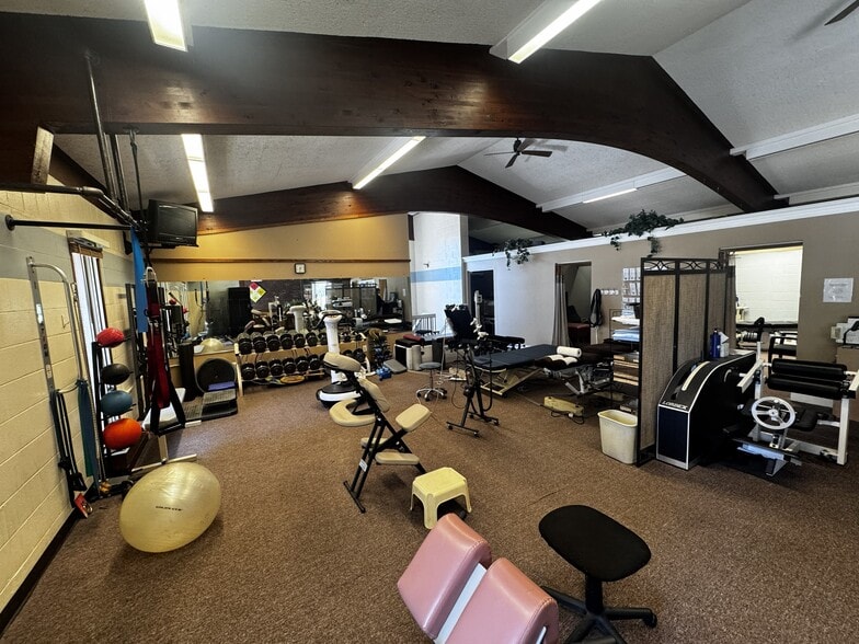 More Photos Of 70 Queen City Ave, Manchester Office For Sale