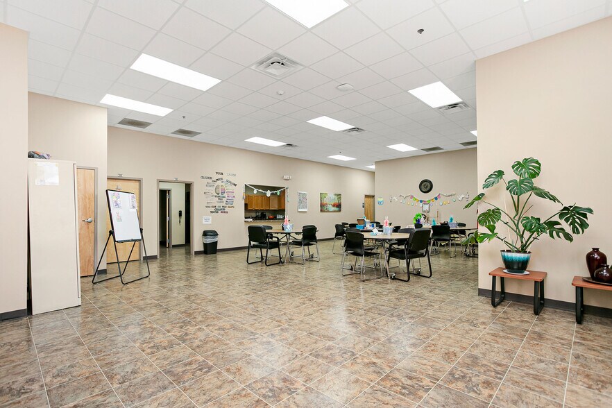 More Photos Of 805 Commerce Dr, Leitchfield Flex For Sale