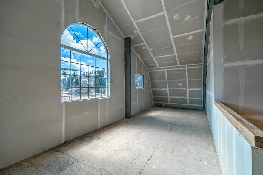 More Photos Of 121 Byers Ave, Hot Sulphur Springs Storefront Retail Residential For Sale