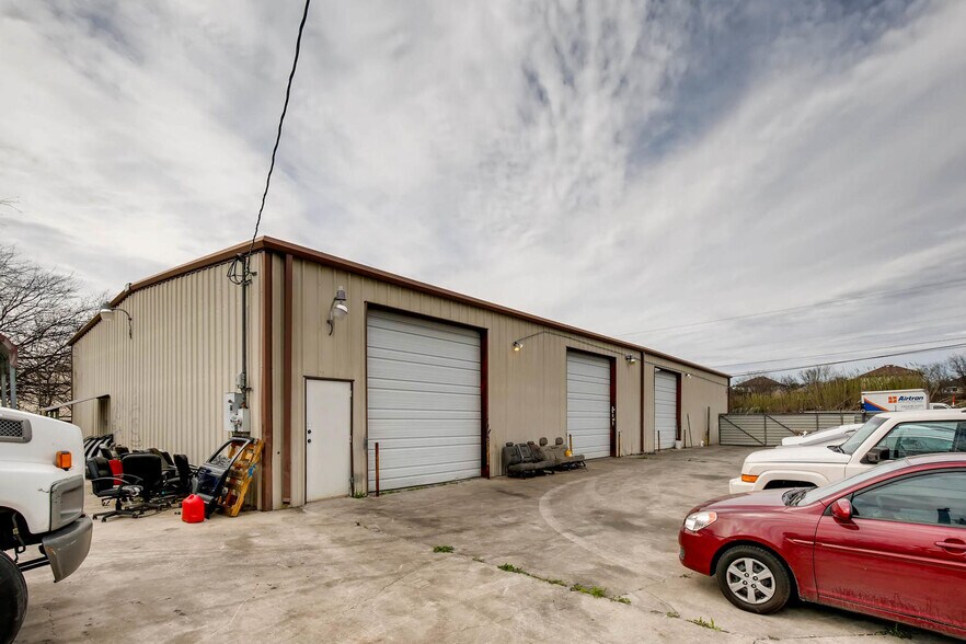 More Photos Of 13734 Lookout Rd, San Antonio Light Manufacturing For Lease