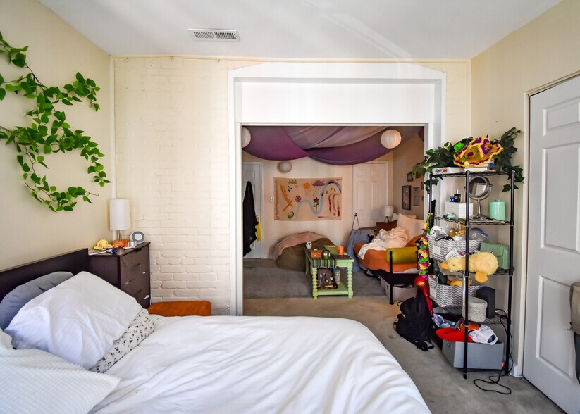 More Photos Of 2104 18th St NW, Washington Storefront Retail Residential For Lease