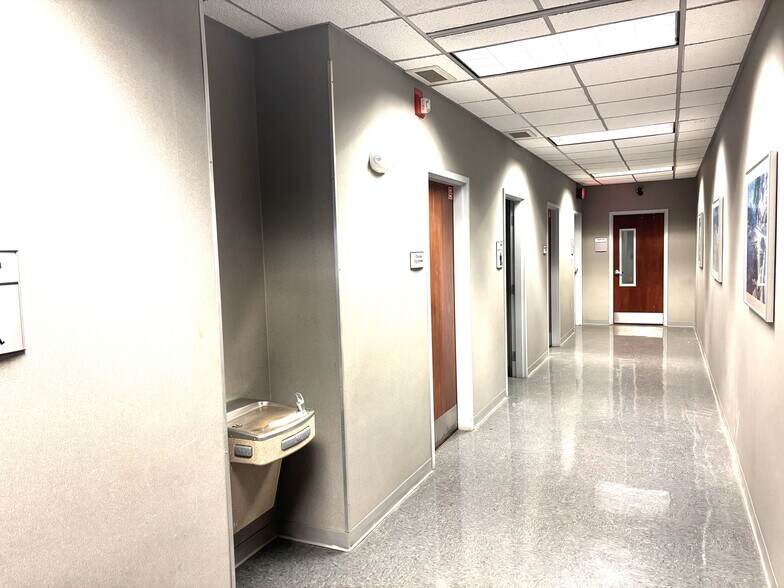 More Photos Of 225 N High St, Muncie Office For Sale