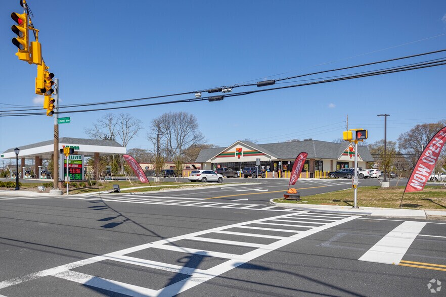 More Photos Of 425 Union Blvd, West Islip Service Station For Lease