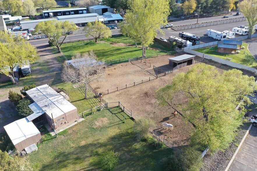 More Photos Of 972 S Main St, Prineville Flex For Sale