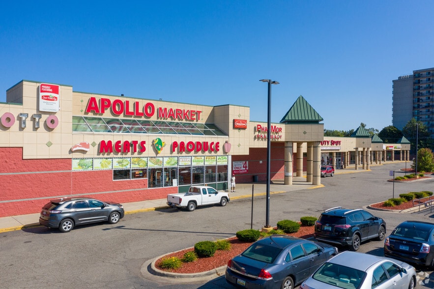 More Photos Of 20200-20266 W 7 Mile Rd, Detroit Freestanding For Lease