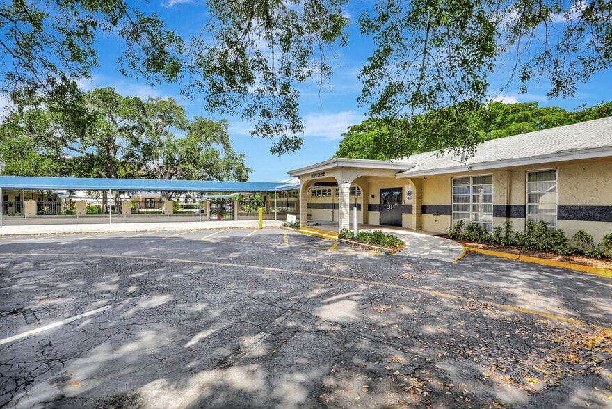 More Photos Of 959 SE 6th Ave, Deerfield Beach Schools For Sale