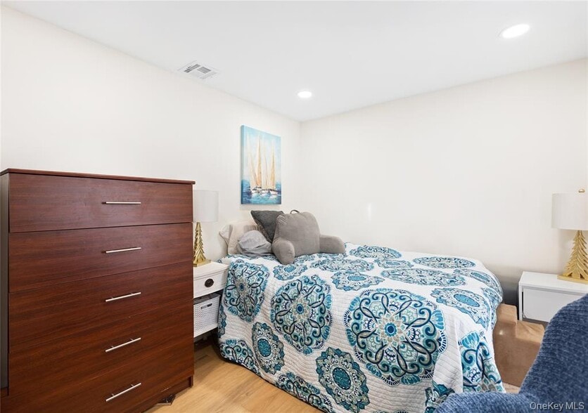 More Photos Of 305 4th Ave, Bay Shore Freestanding For Sale