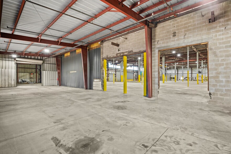 More Photos Of 5115 Hartford St, Tampa Manufacturing For Sale