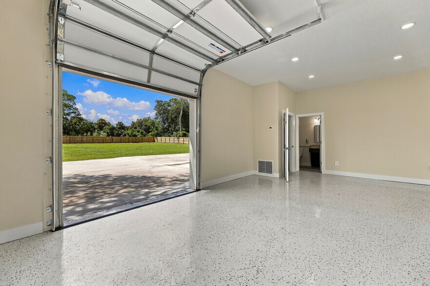 More Photos Of 1228 S Hopkins Ave, Titusville Office For Sale