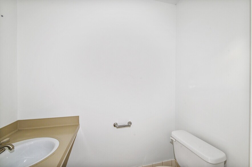 More Photos Of 321 Main Ave, De Pere Storefront Retail Office For Sale