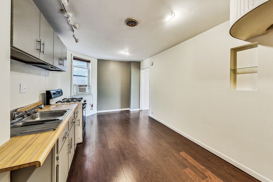 More Photos Of 2506-2508 N Clybourn Ave, Chicago Storefront Retail Residential For Sale