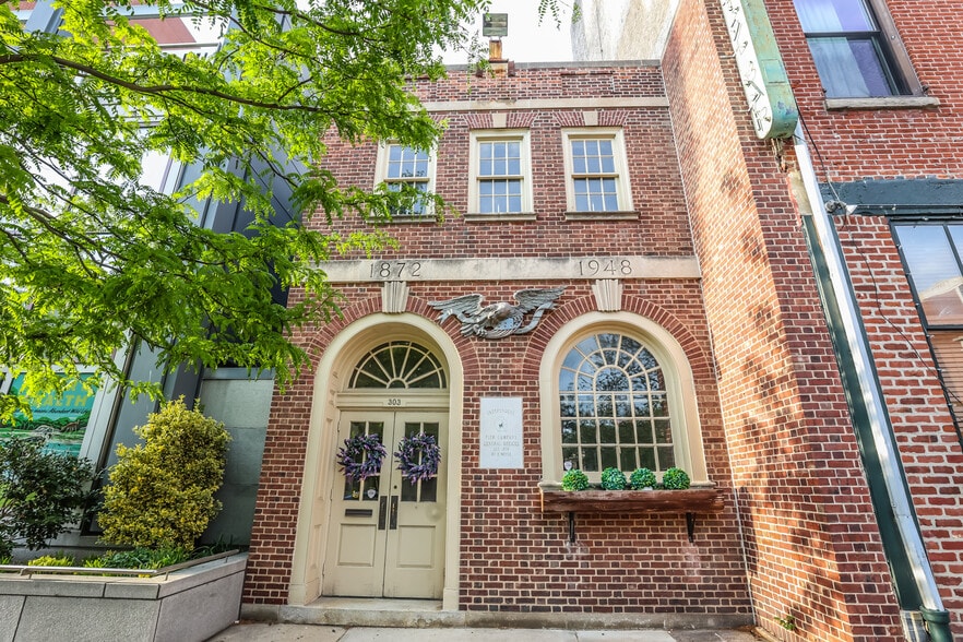 Primary Photo Of 303 Chestnut St, Philadelphia Office Residential For Sale