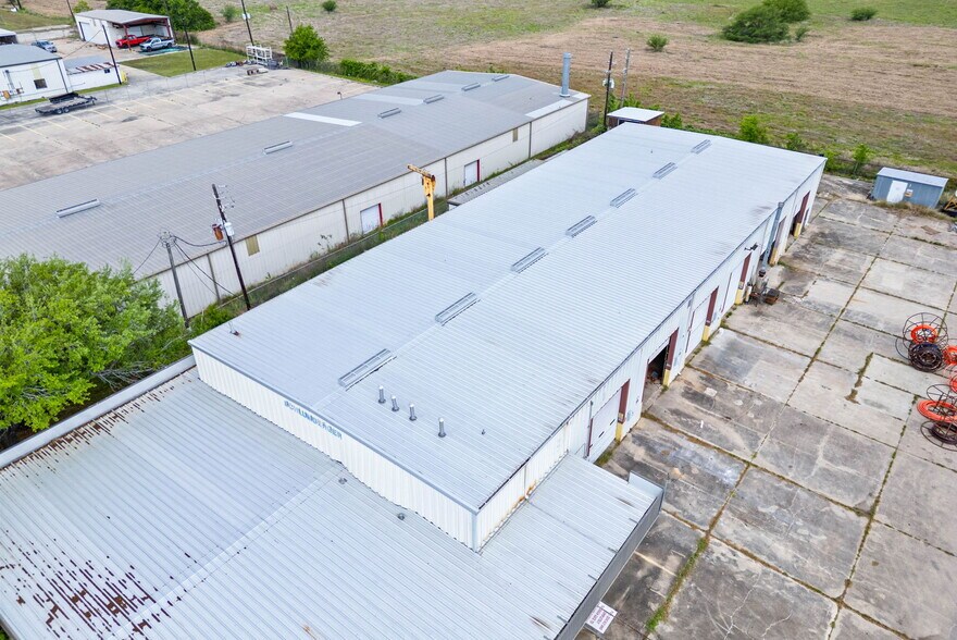 More Photos Of 3806 E Rio Grande St, Victoria Warehouse For Sale