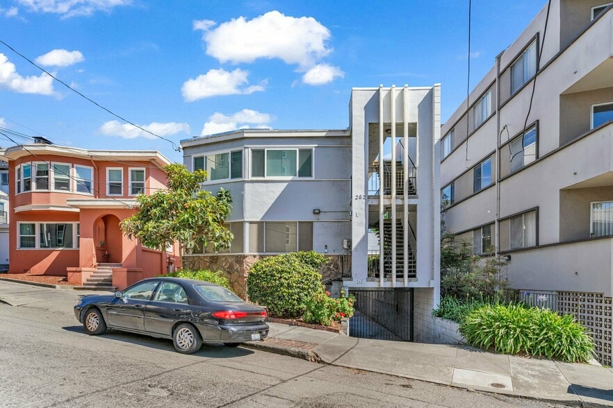 More Photos Of 262 Hanover Ave, Oakland Apartments For Sale