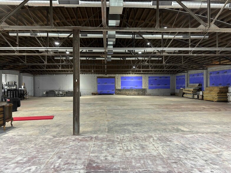More Photos Of 9101 N Western Ave, Oklahoma City Showroom For Lease