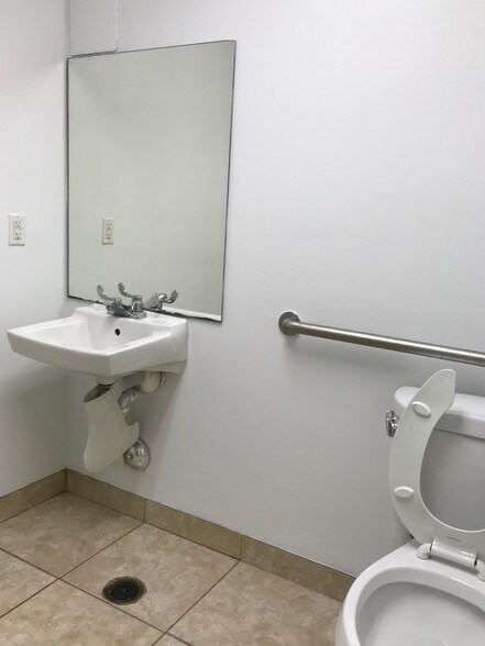 More Photos Of 10388 State Road 84, Davie Warehouse For Lease