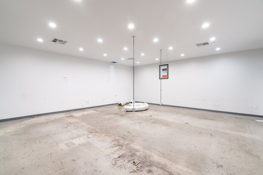 More Photos Of 2710 Media Center Dr, Los Angeles Research And Development For Lease