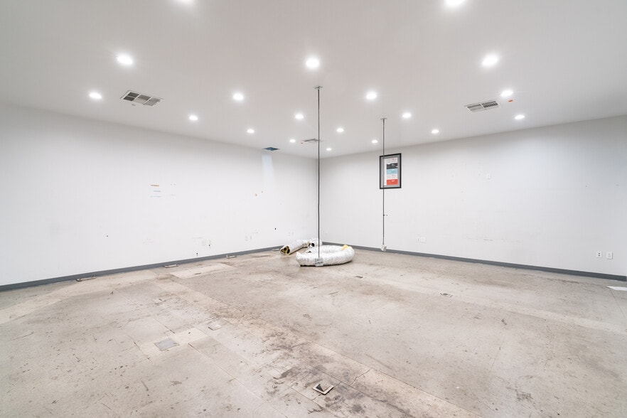 More Photos Of 2710 Media Center Dr, Los Angeles Research And Development For Lease