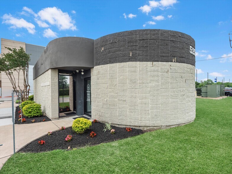 Primary Photo Of 525 Blossom St, Webster Medical For Sale