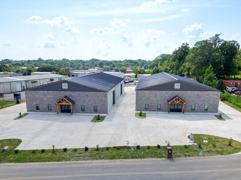 More Photos Of 100 Industrial Dr, Clarksville Warehouse For Lease