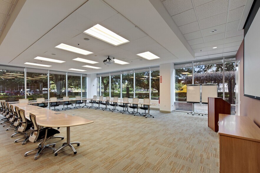More Photos Of 3010 Briarpark Dr, Houston Office For Sale
