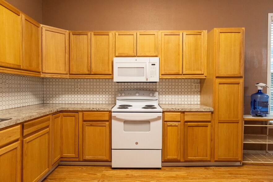 More Photos Of 416 W Palestine Ave, Palestine Office Residential For Sale