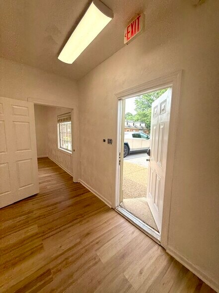 More Photos Of 3073-3097 Brickhouse Ct, Virginia Beach Office For Lease