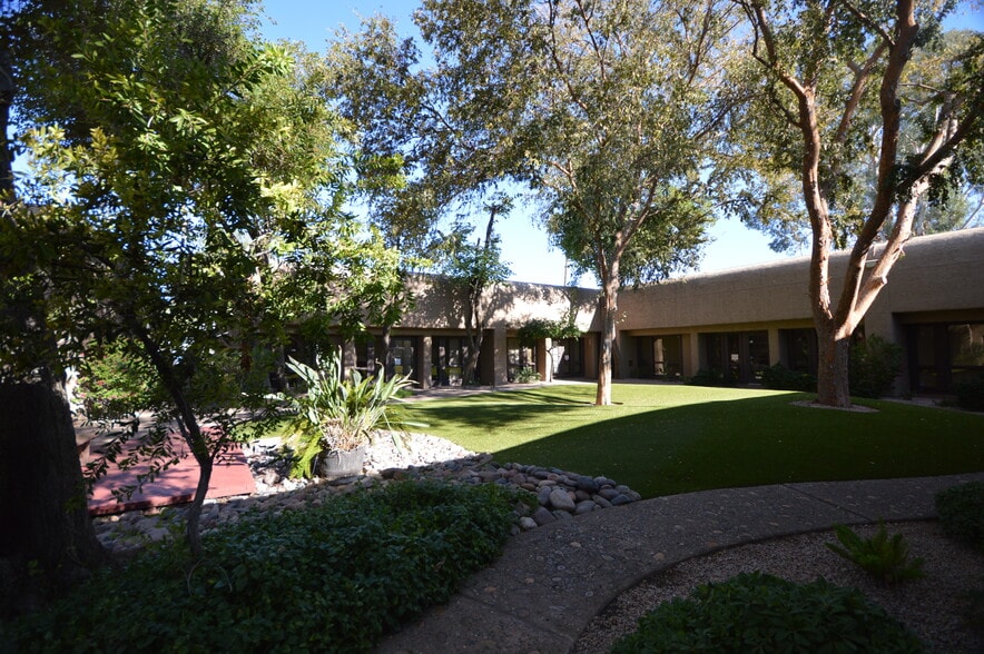 More Photos Of 8433 N Black Canyon Fwy, Phoenix Office For Lease