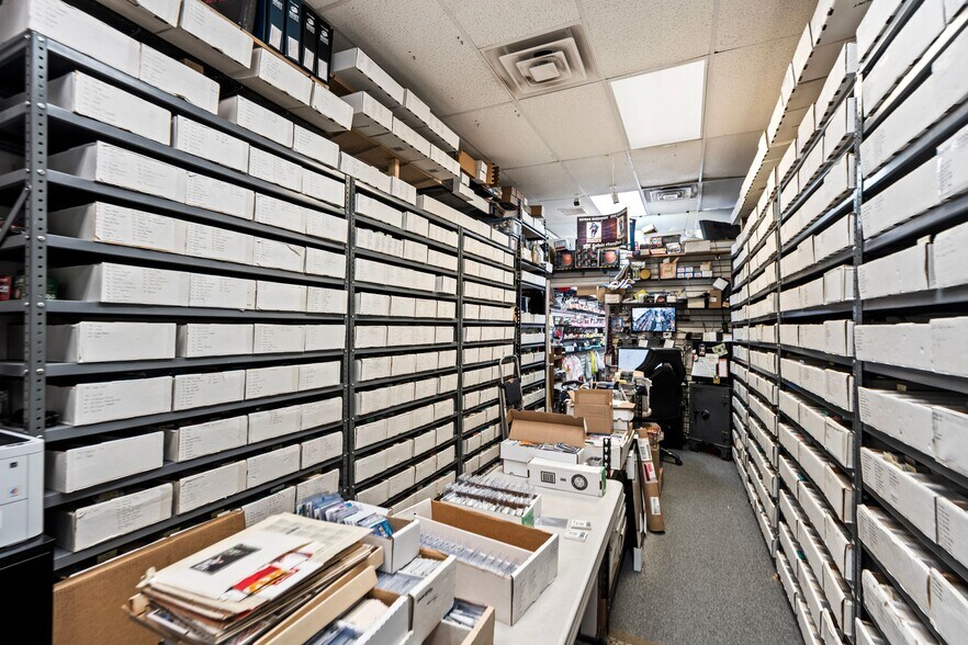 More Photos Of 9 Atlantic Ave, Lynbrook General Retail For Lease