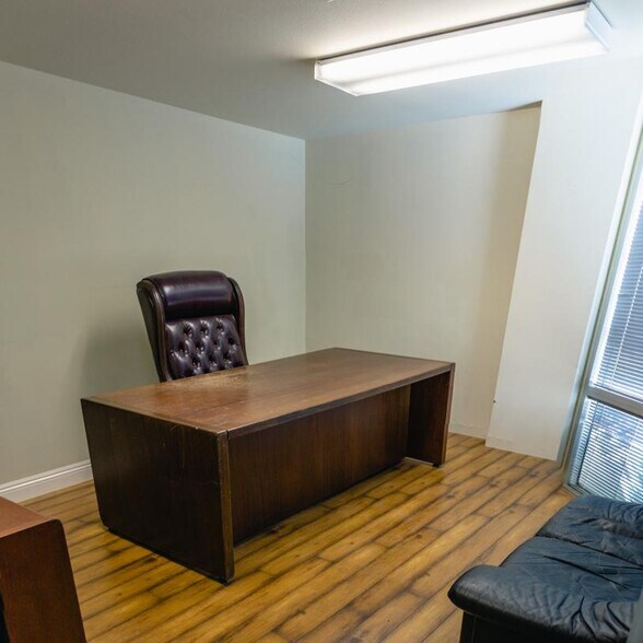 More Photos Of 189 Gentry St, Pomona Warehouse For Lease