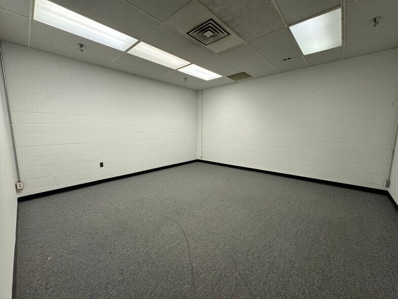 More Photos Of 39 Myers Way, Willsboro Warehouse For Lease