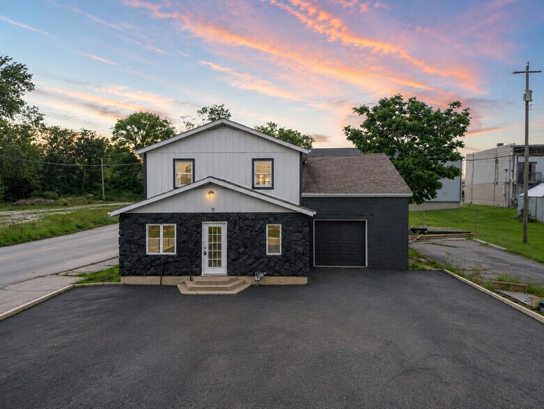 More Photos Of 11 S 2nd St, Festus Office For Sale